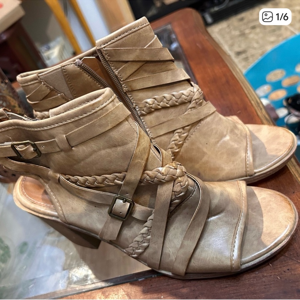 93 Vintage Tan Heeled Boots 8.5
